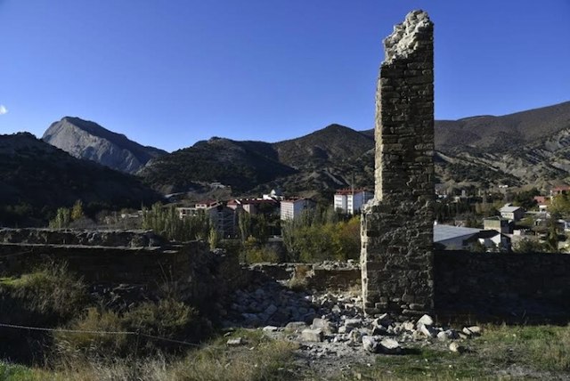 Памятники и люди Крыма подают сигналы тревоги