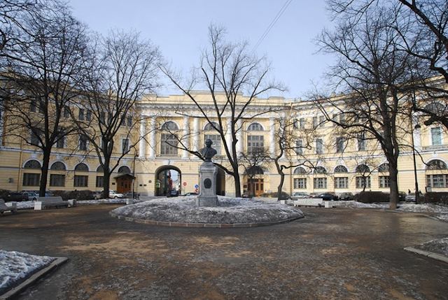 ФСБ расследует дело о взяточничестве в КГИОП