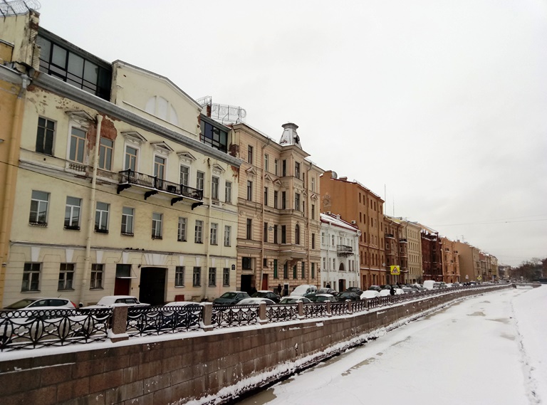 В Петербурге борются с изобилием выявленных памятников