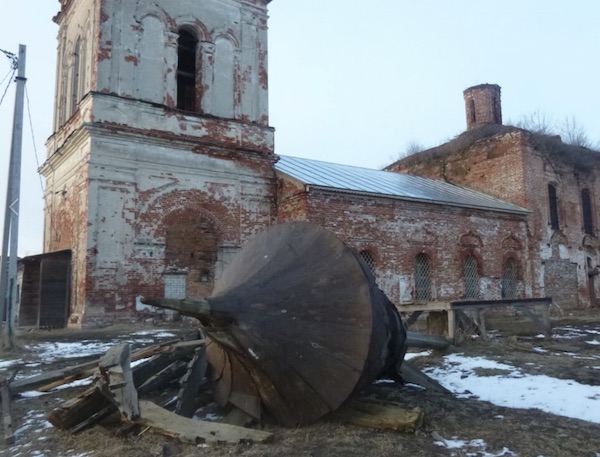 Шумный омут церковной переделки в Устье