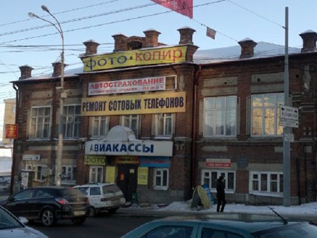 Территории памятников грозят избавить от рекламы