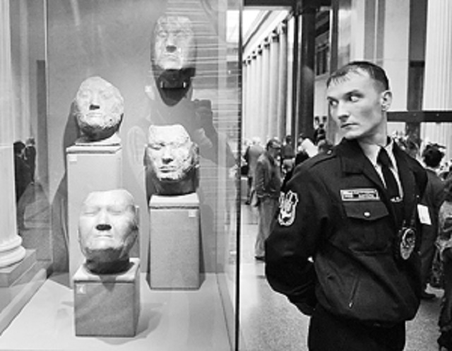 Музеи: полиция попрощалась, но не ушла