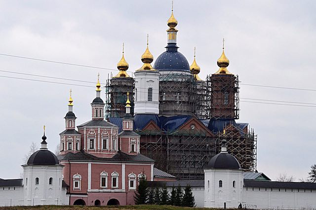 Собор построился, стена обвалилась