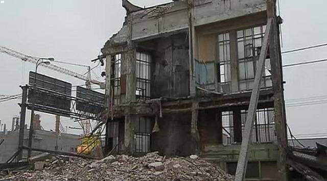 Крушение декораций