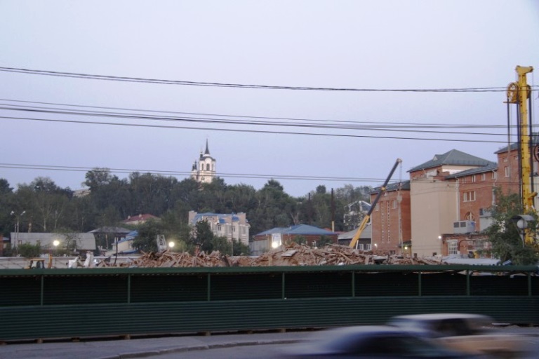 В Томске неизвестные снесли памятник архитектуры и строят ТРЦ