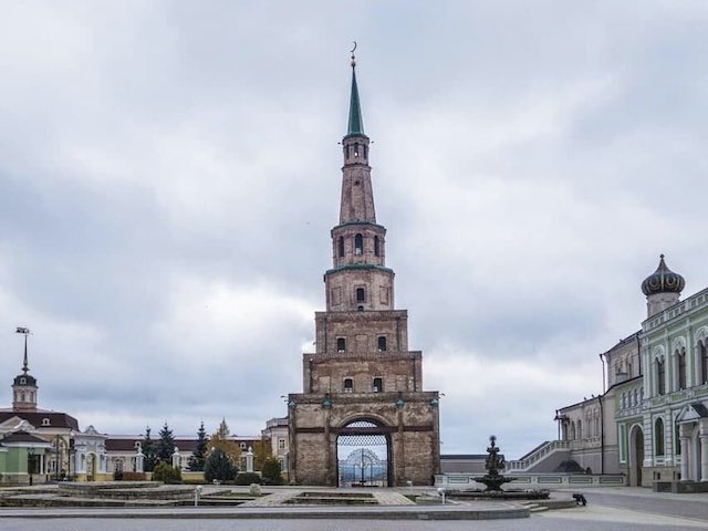 Башня Сююмбике накренилась на 2 метра