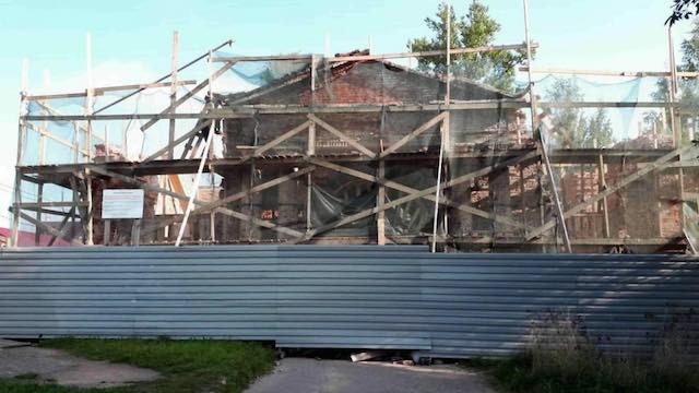 Арендатор откусил половину Александровских ворот